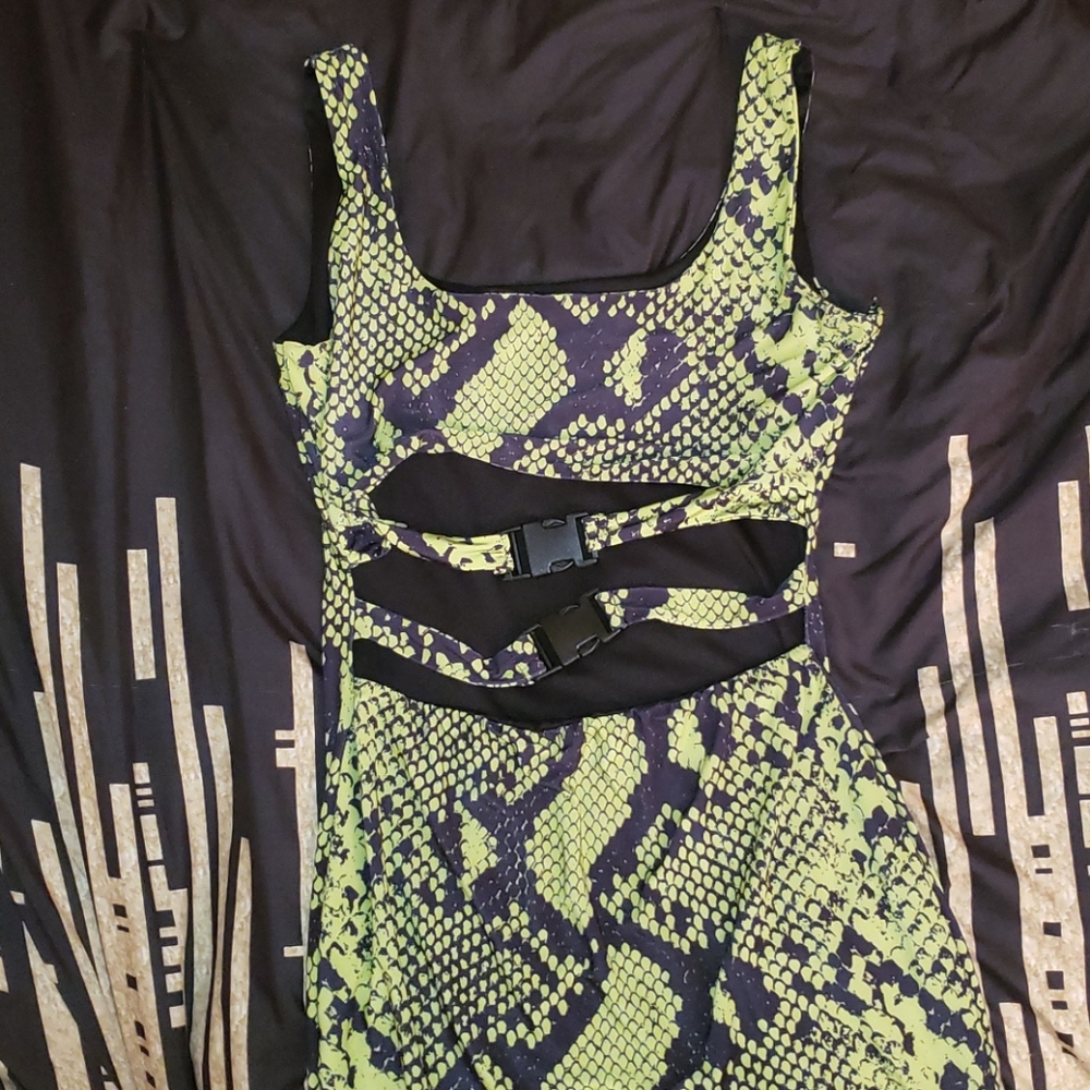 Dress - Picture 2 of 2